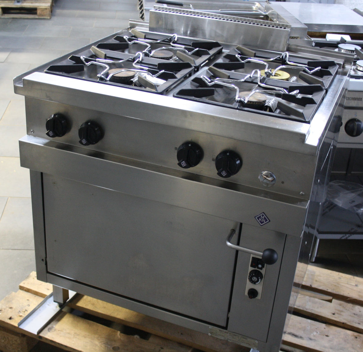 41450-MKN-4-fl--Gasherd-mit-Gasbackofen-1.jpg