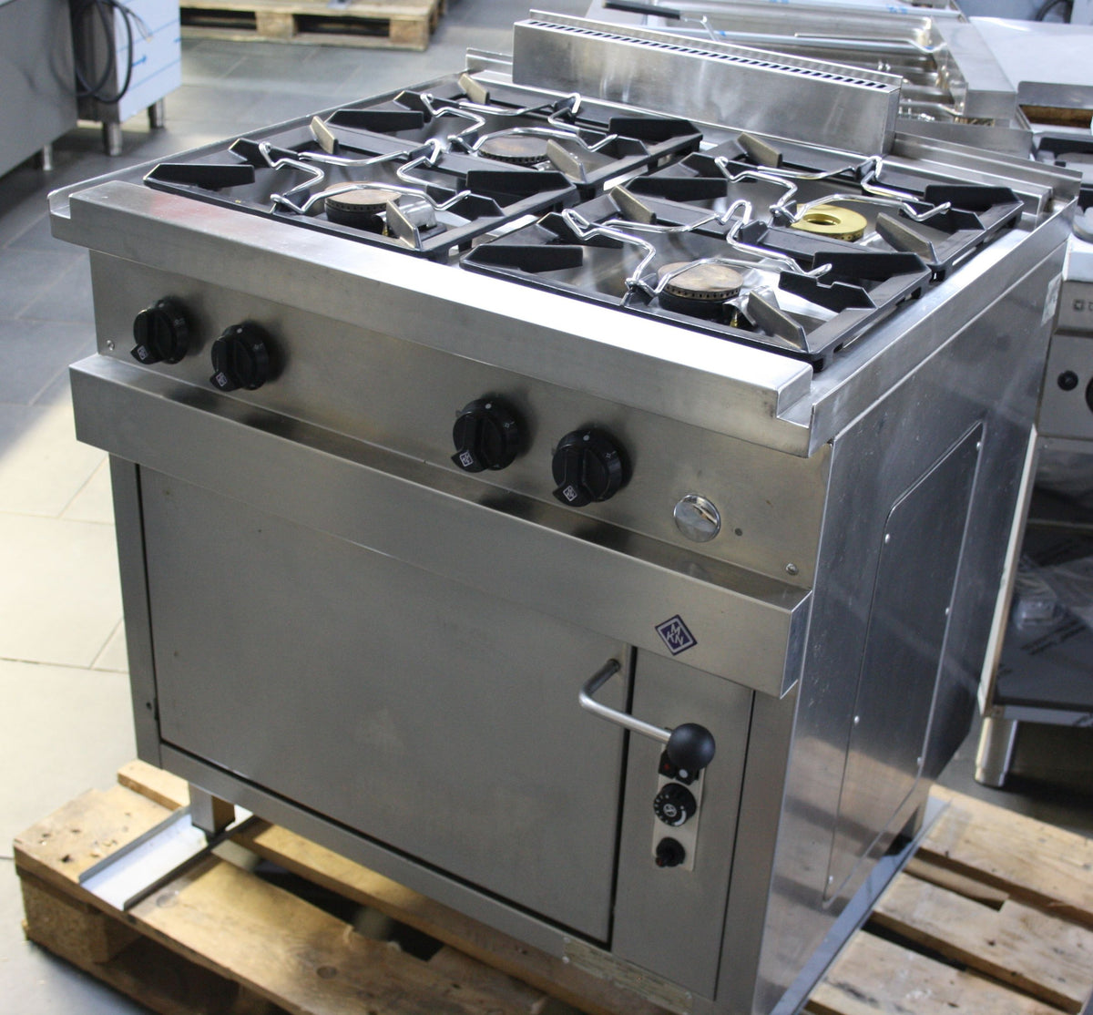 41450-MKN-4-fl--Gasherd-mit-Gasbackofen-3.jpg