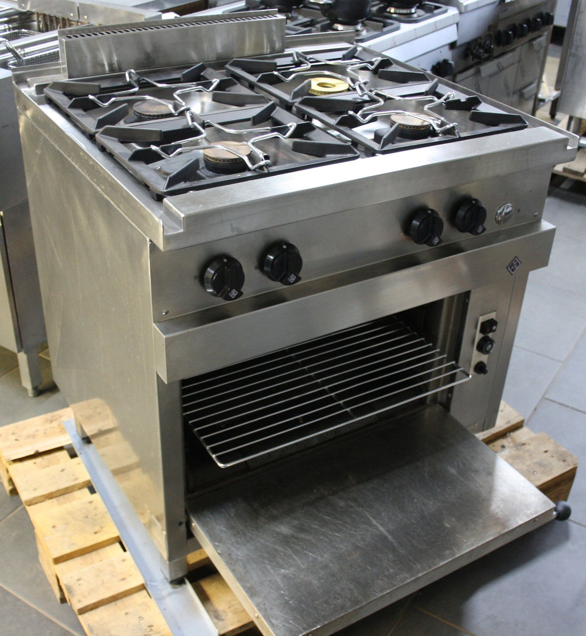 41450-MKN-4-fl--Gasherd-mit-Gasbackofen-5.jpg