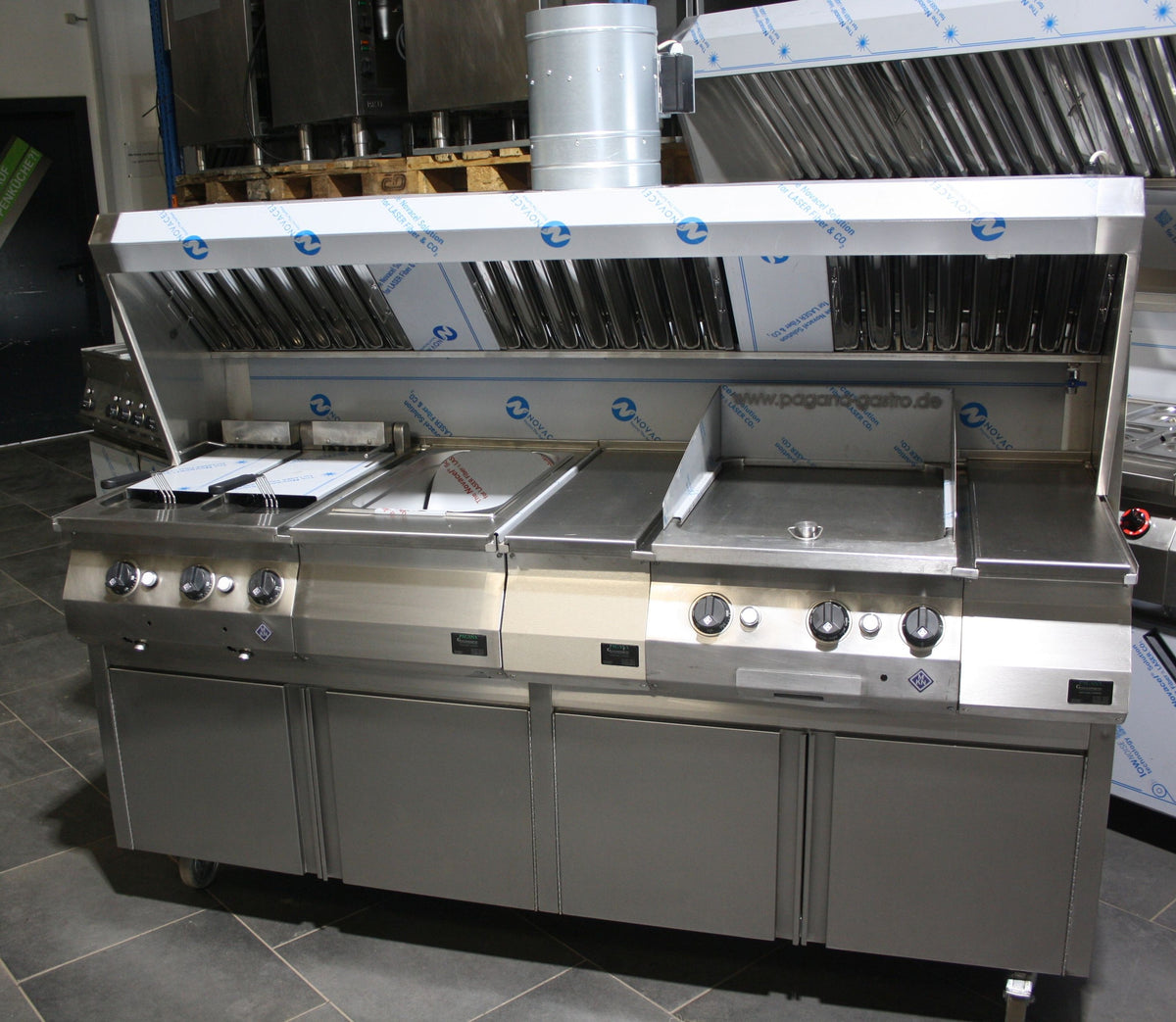 41873-Imbissanlage-mit-Haube-fahrbar-2.jpg