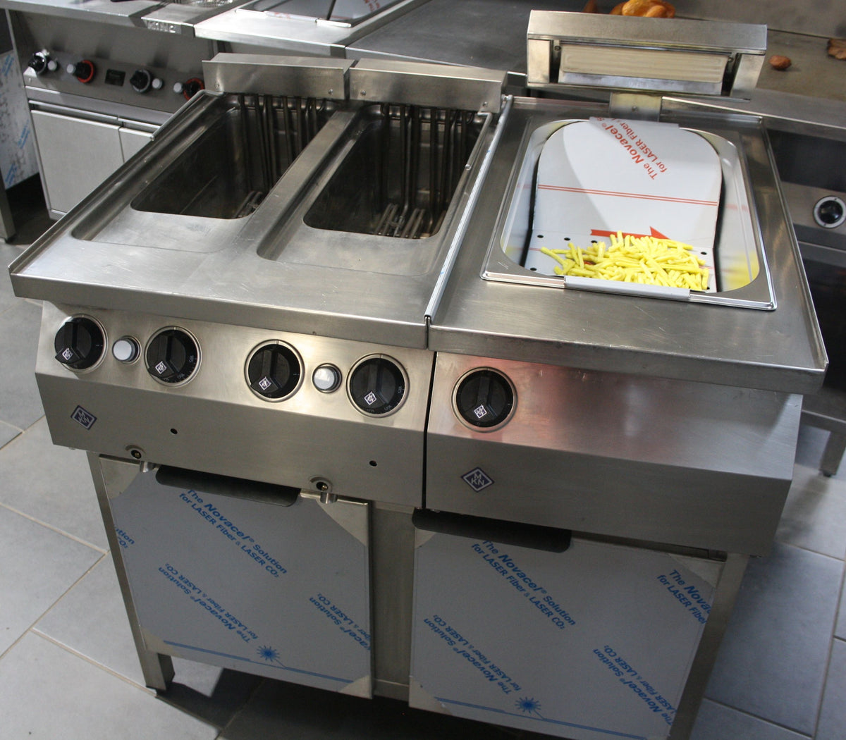 41922-DF-pommesbecken-Counter-90-8.jpg