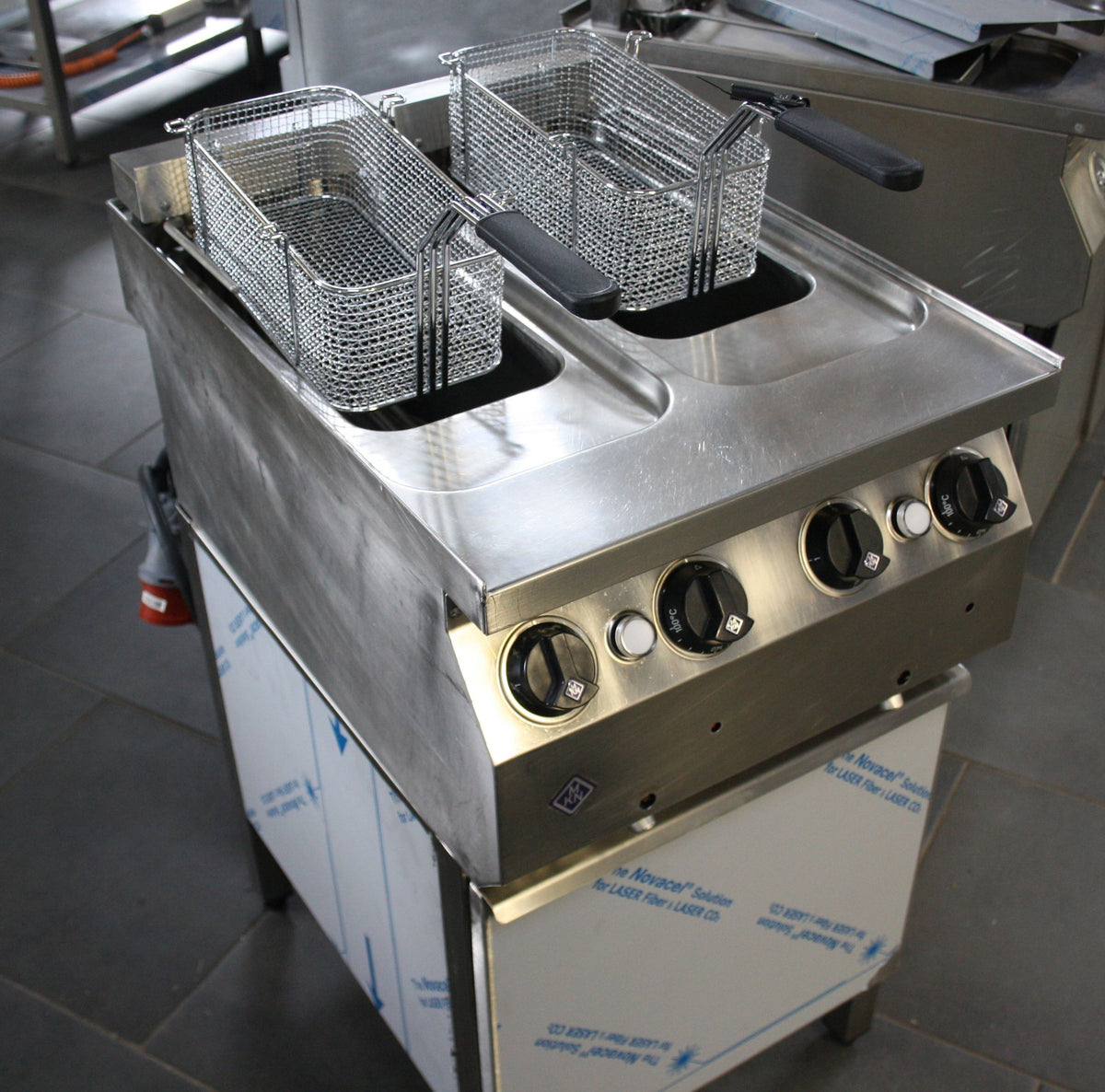 41942-41392-Doppelfritteuse-MKN-c-90-4.jpg