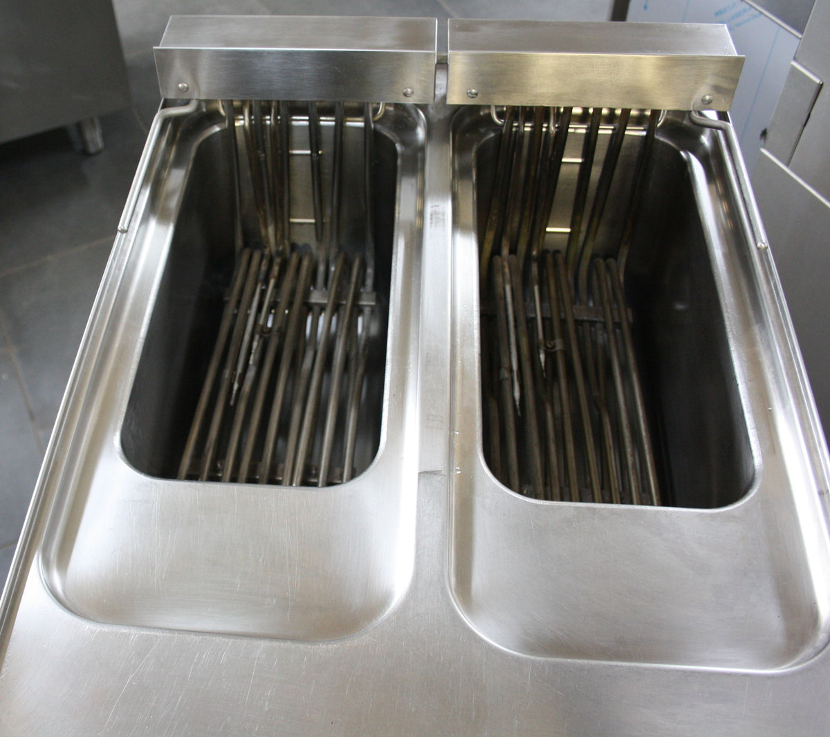 41942-41392-Doppelfritteuse-MKN-c-90-8.jpg