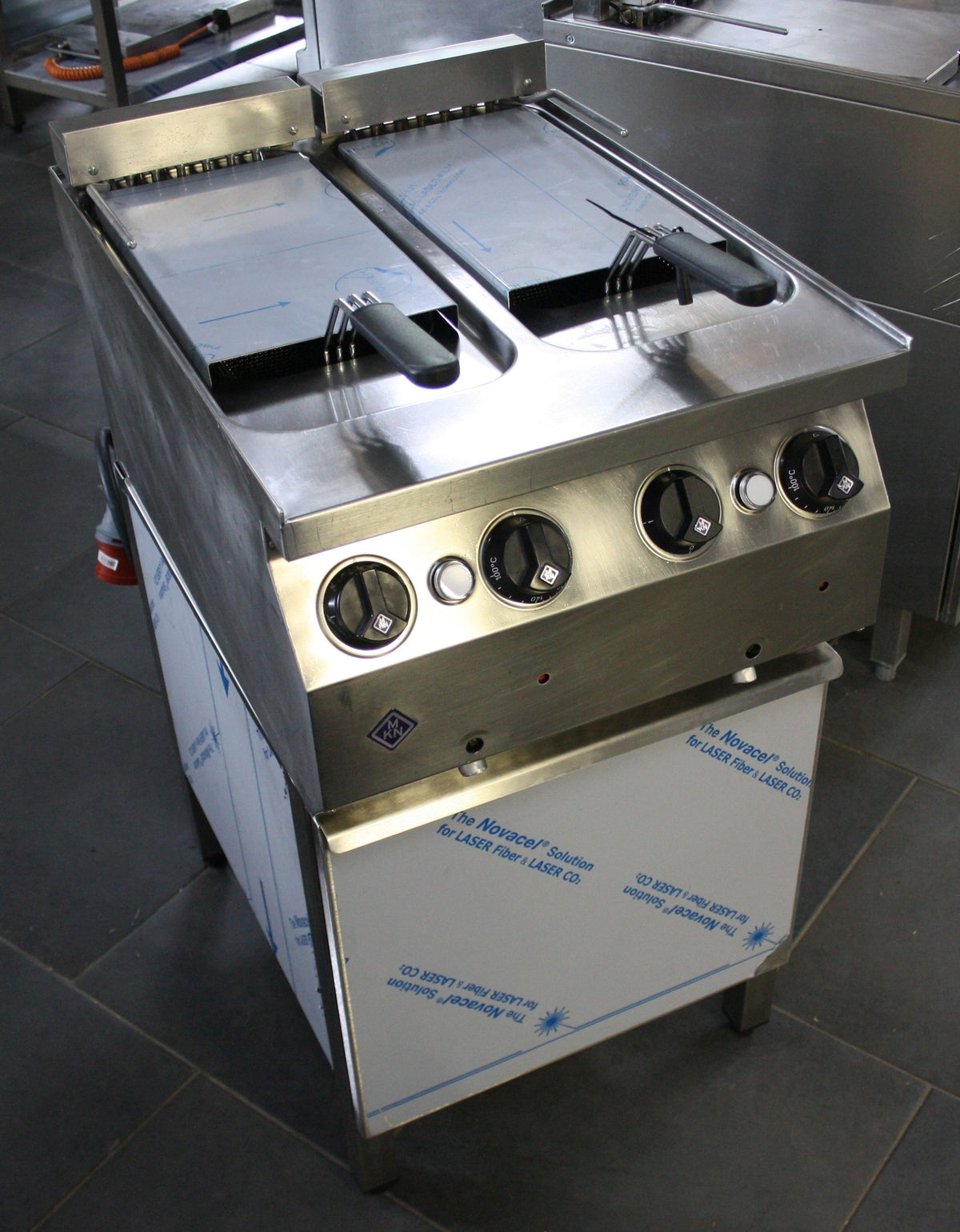 41972-41942-41392-Doppelfritteuse-MKN-c-90-3.jpg
