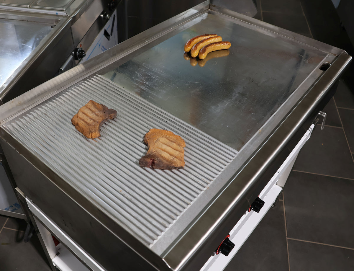 Grill Bräter EKU  11,7 KW glatt, geriffelt hartverchromt Top Zustand