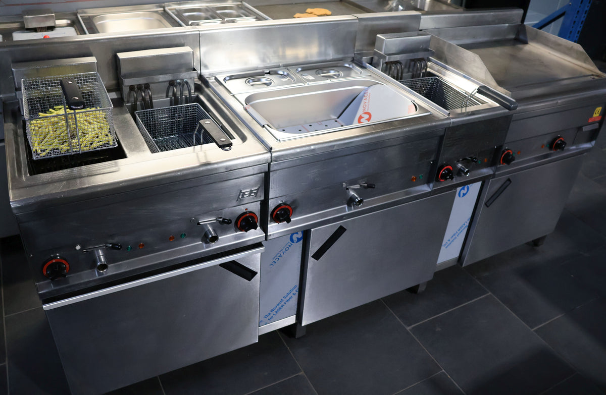 Imbissanlage Lotus Fritteuse, Bräter Bain Marie etc. 210 cm