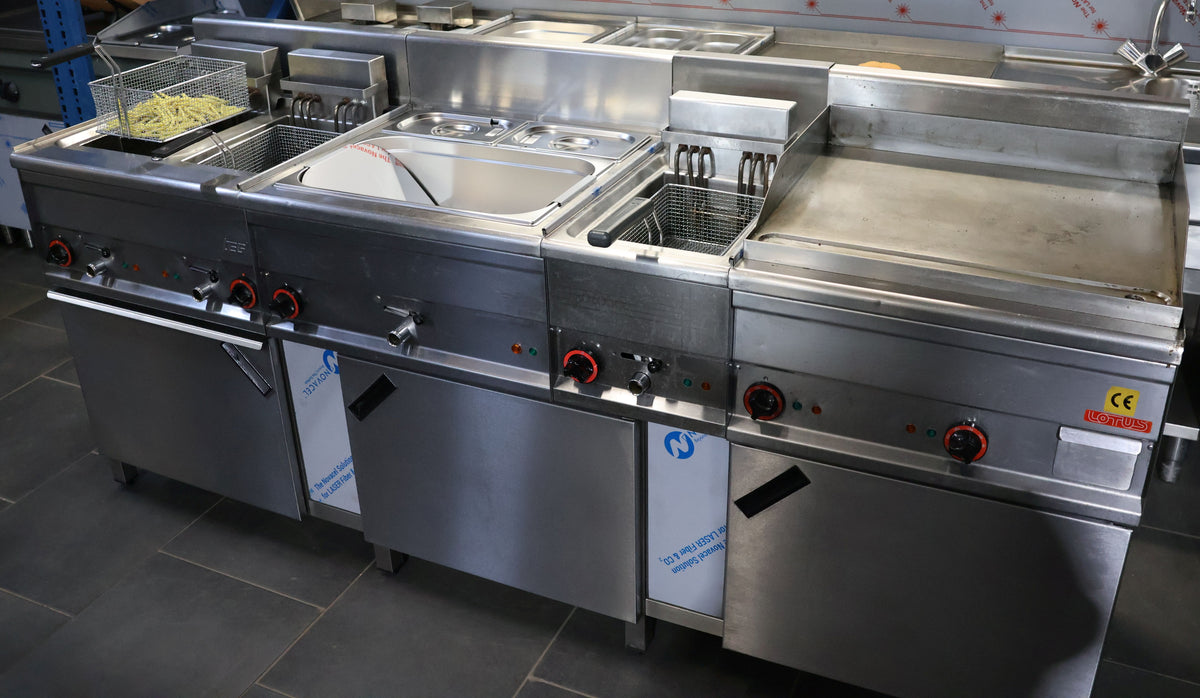 Imbissanlage Lotus Fritteuse, Bräter Bain Marie etc. 210 cm