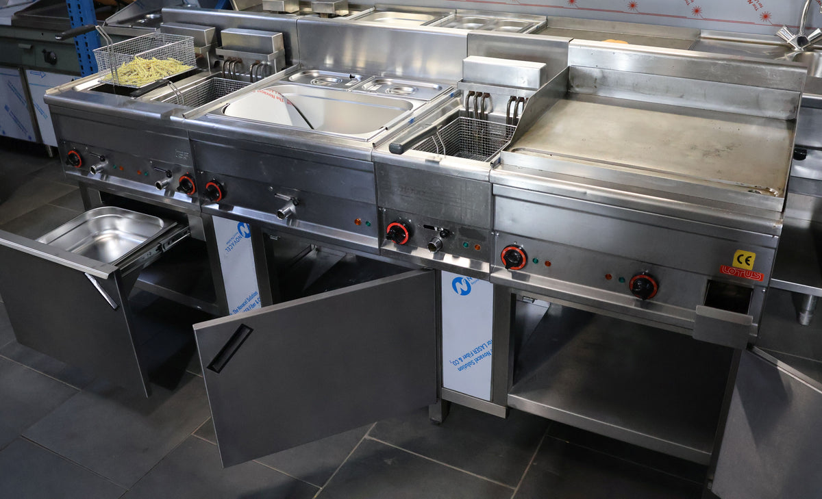 Imbissanlage Lotus Fritteuse, Bräter Bain Marie etc. 210 cm