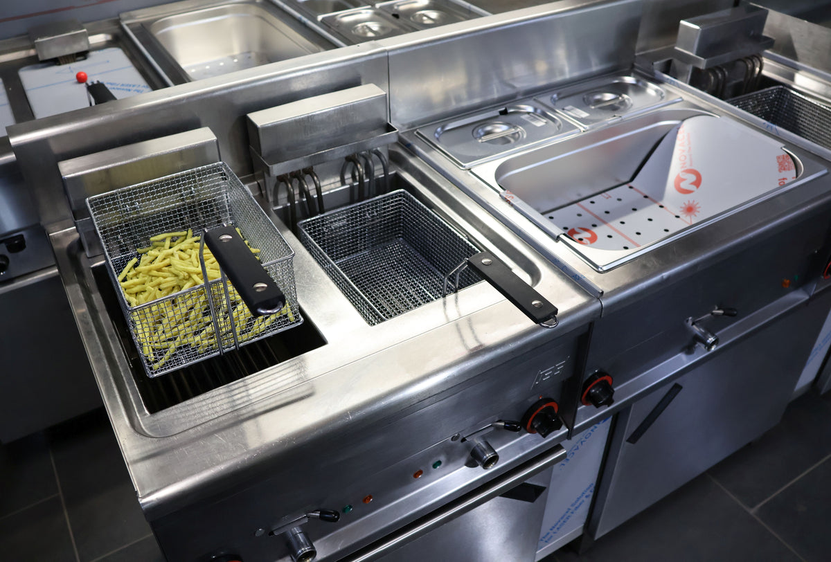 Imbissanlage Lotus Fritteuse, Bräter Bain Marie etc. 210 cm