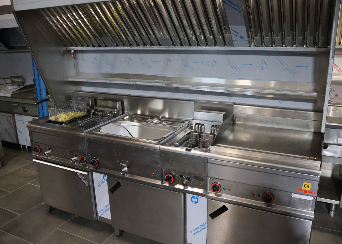 Imbissanlage Lotus Fritteuse, Bräter Bain Marie inkl.Aufsatzhaube 210 cm