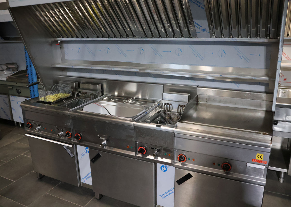 Imbissanlage Lotus Fritteuse, Bräter Bain Marie inkl.Aufsatzhaube 210 cm