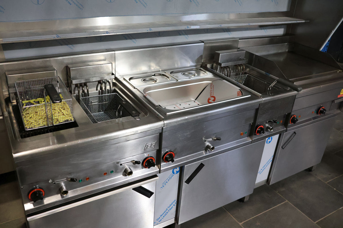 Imbissanlage Lotus Fritteuse, Bräter Bain Marie inkl.Aufsatzhaube 210 cm
