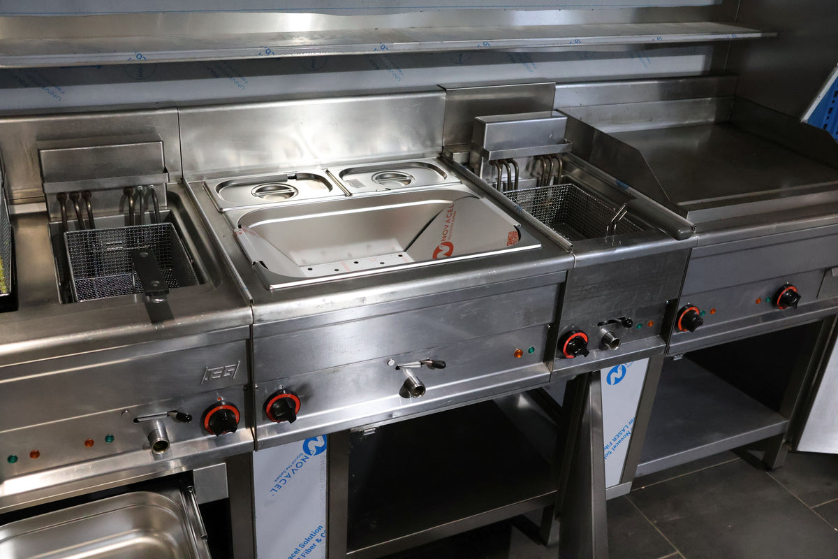 Imbissanlage Lotus Fritteuse, Bräter Bain Marie inkl.Aufsatzhaube 210 cm