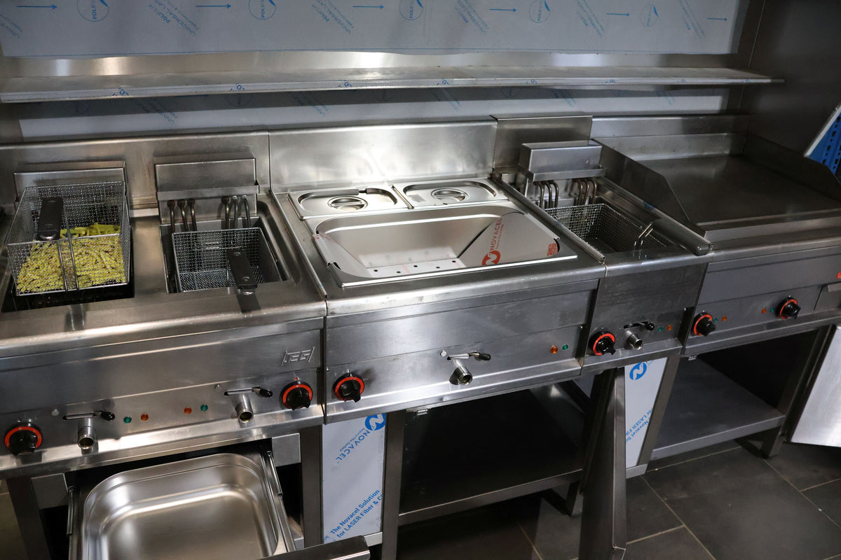 Imbissanlage Lotus Fritteuse, Bräter Bain Marie inkl.Aufsatzhaube 210 cm